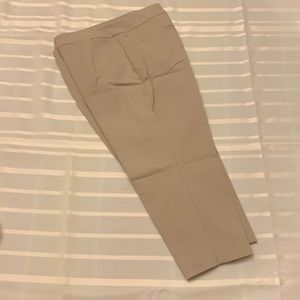 Chicos tan/khaki capris size 0.5 (around a 6)
